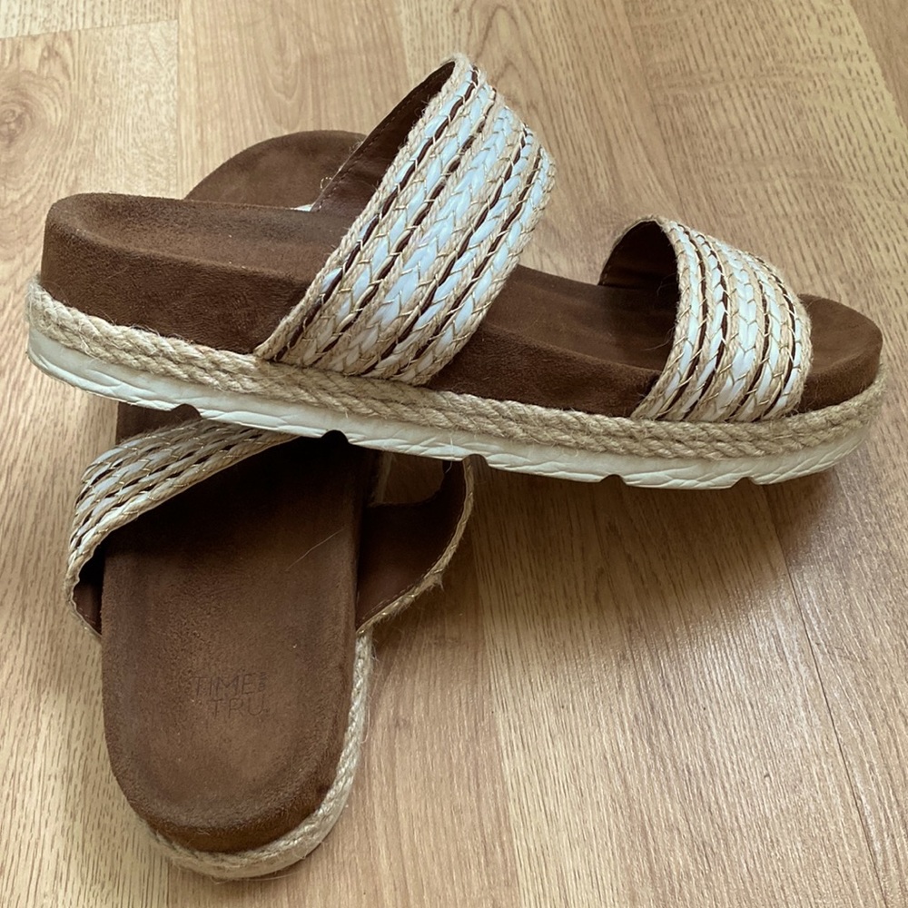 Time and True size 8 sandals